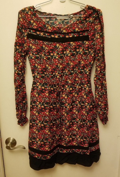 LC Long Sleeve Drawstring 2 Pocket dress - Picture 3 of 7